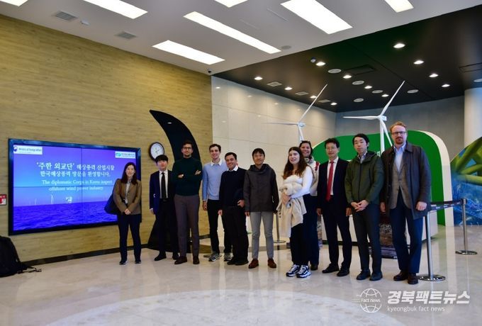 주한외교단, 우리 서남해 해상풍력 실증단지 시찰