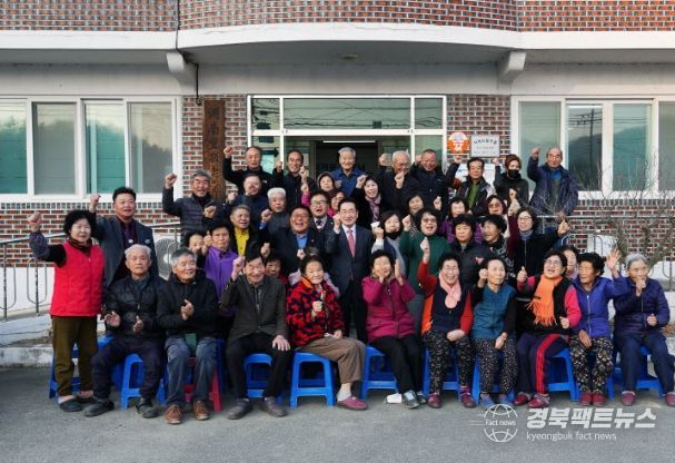 금호읍 호남리경로당 방문 기념촬영