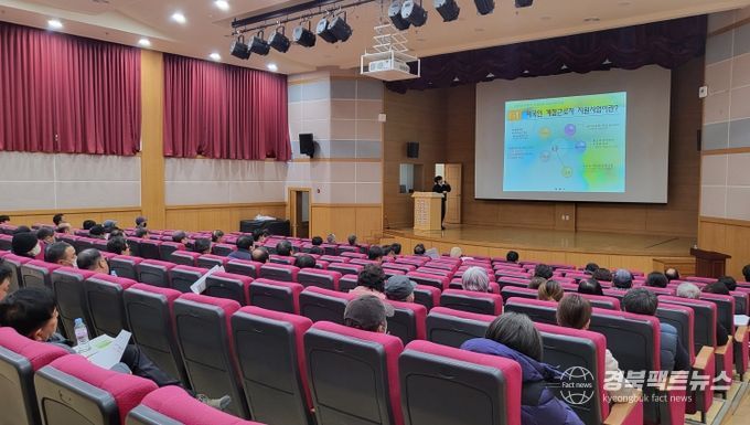 영천시는 17일 영천시농업기술센터 대강당에서 2025년 상반기 외국인 계절근로자 배정 농가주를 대상으로 교육을 실시했다고 밝혔다.