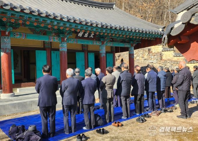 포은선생숭모사업회는 지난 13일 임고서원충효문화수련원 대강당에서 정연도 성균관유도회 영천지부장을 비롯한 유림단체장과 이사 및 일반회원 60여 명이 참석한 가운데 2025년도 정기총회를 개최했다.