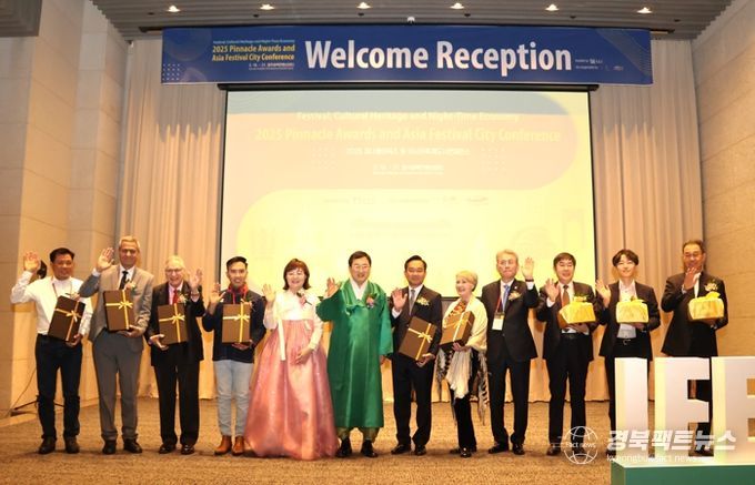 지난 18일부터 21일까지 경주화백컨벤션센터(HICO)와 시 일원에서 열린 ‘2025 피나클어워즈 및 아시아 축제도시 컨퍼런스’. 사진은 행사 둘째 날인 19일, 황룡원에서 열린 환영리셉션에서 주낙영 경주시장이 인사말을 전하는 모습.