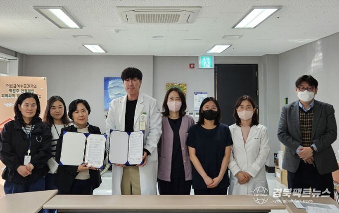 25일 위더스요양병원에서 업무협약 체결 후 기념촬영을 하고 있다.