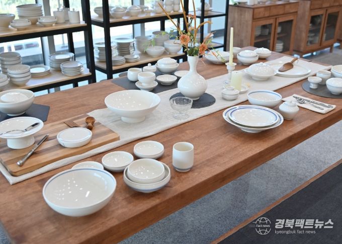 청송백자, 온라인 특별할인판매로 산불 피해 복구 동참