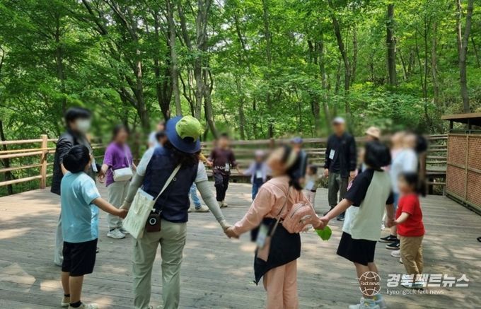 지난 31일 드림스타트 가족 40여 명이 청도군 운문면에 위치한 국립청도숲체원을 방문해 자연과 교감하는 시간을 가졌다.