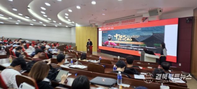 천르뱌오 주부산중국총영사가 10일 동국대 WISE캠퍼스에서 열린 ‘경주형 세계시민교육’ 강연에서 한중 협력과 세계시민의식을 주제로 특강을 진행하고 있다.