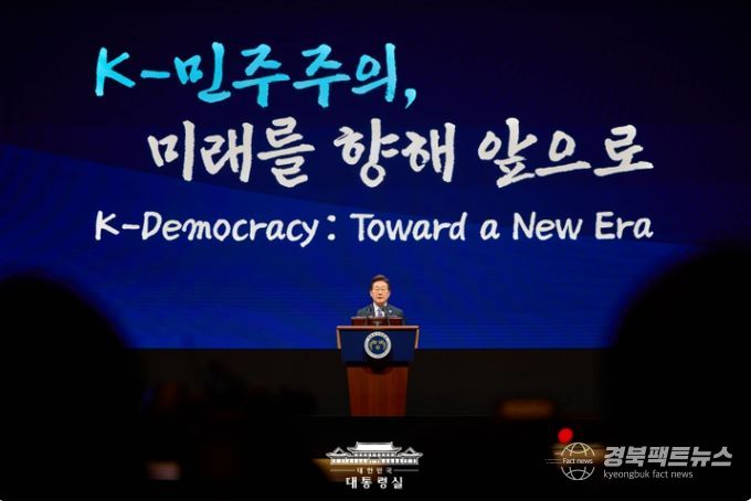 이재명 대통령이 지난 13일 서울 강남구 코엑스에서 열린 2025 세계정치학회(IPSA) 서울총회 개막식에서 기조연설을 하고 있다. (대통령실 홈페이지)
<p> </p>
<p>