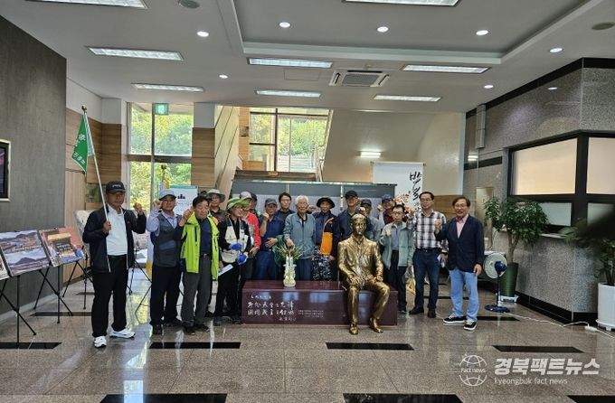 내려받기2. 기념관을 관람하는 은풍초등학교 학생들