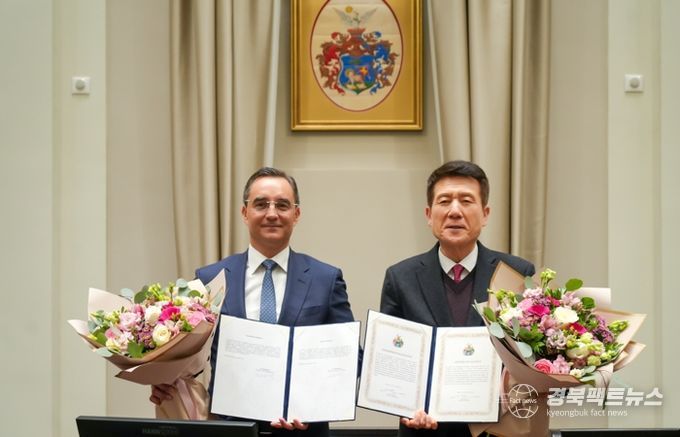 포항시는 지난 28일(현지시간) 헝가리 제2의 도시 데브레첸시와 배터리 산업을 중심으로 한 미래 신산업 협력 및 인재·문화 교류 확대를 위한 우호교류 협약(MOU)을 체결했다.