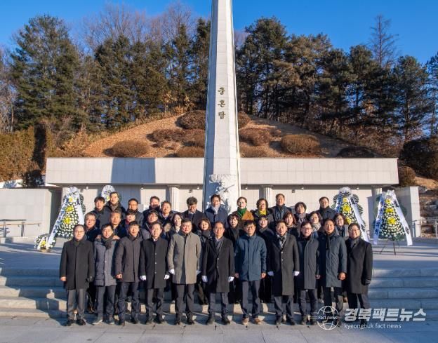 영주시 간부공무원 충혼탑 참배 단체사진