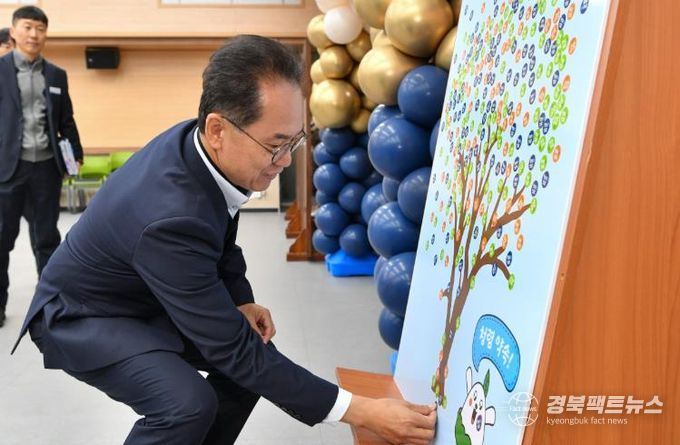 엄태현 영주시장 권한대행이 청념 약속 캠페인에 참여하고 있다