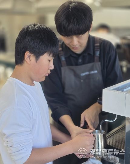 25년 자녀 성장지원 프로그램(바리스타 자격증 취득 교육 모습)