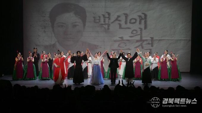 지난해 11월 이언화무용단에서 선보인 ‘백신애의 흔적’ 한국창작무용 공연 모습