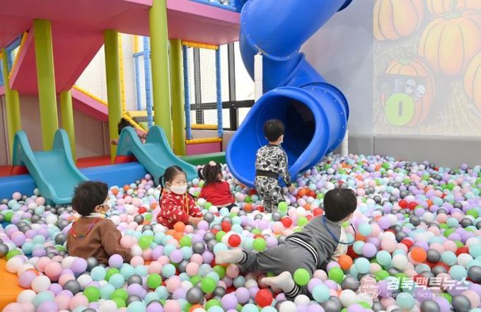 청송군, 키즈카페·청소년 공간 확충에 힘써-진보키즈카페 볼풀장