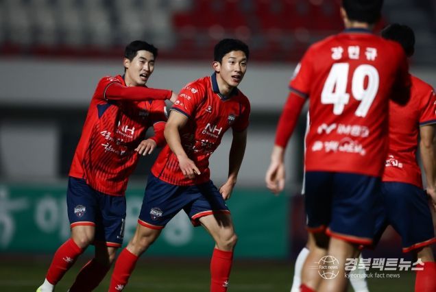 3월 17일 광주전 홈경기에서 고재현이 득점 후 세리모니를 하고 있다.