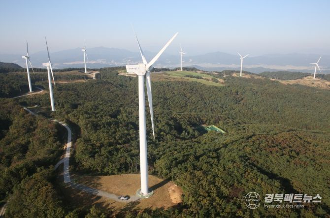 경주시 관내 풍력발전시설 전경. 시는 4월 1일부터 20일까지 풍력발전시설 24기를 대상으로 합동 안전점검을 실시한다